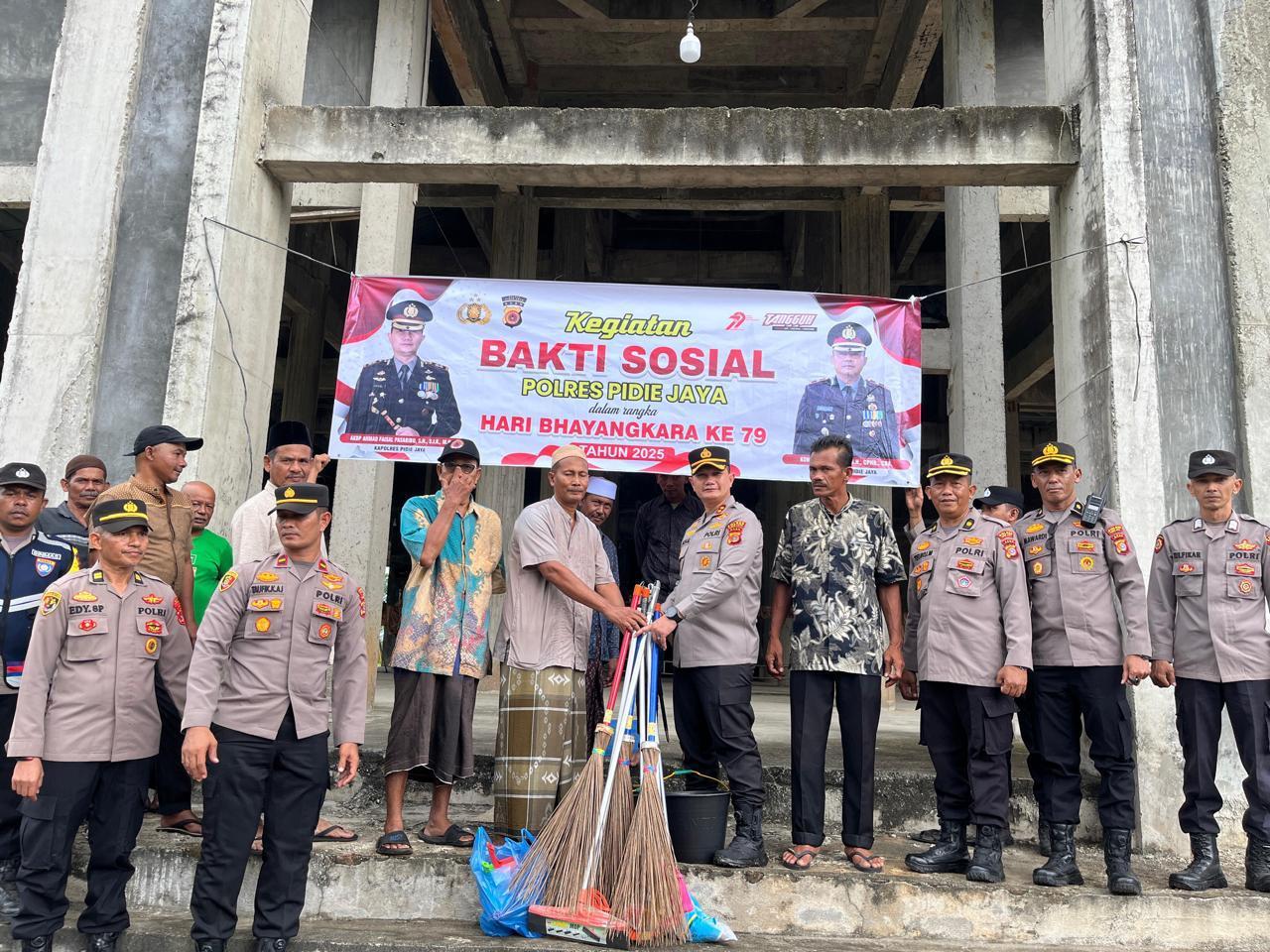 Polres Pidie Jaya Gelar Bhakti Sosial Perdalam Makna Idul Adha dan Hari Bhayangkara ke-79