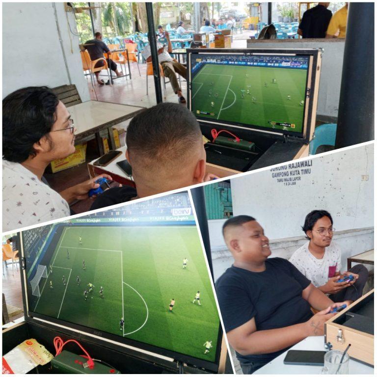 Dua Pemuda Sabang Tunjukkan Akhir Pekan Positif Lewat Hobi Sepak Bola Virtual